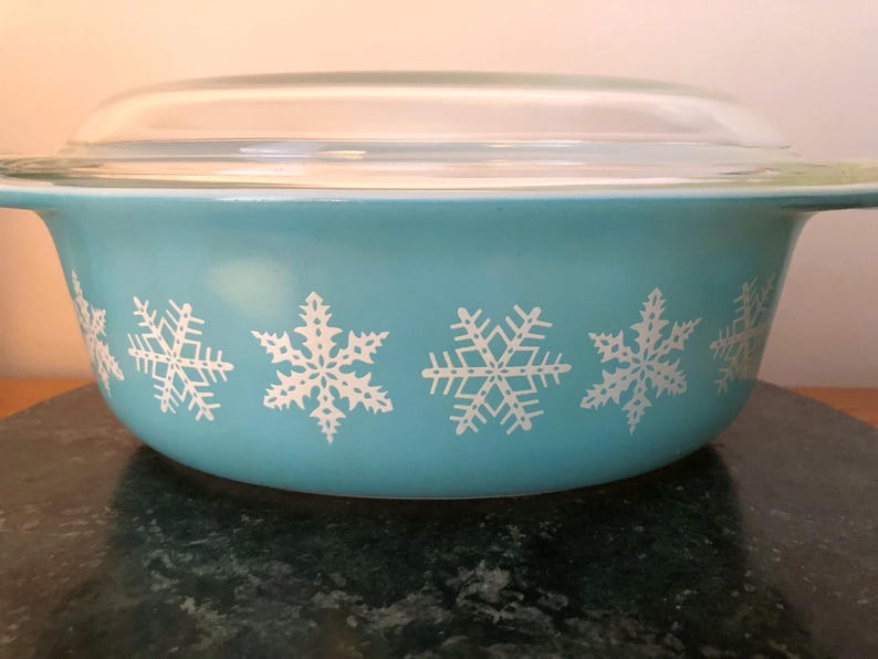 Pyrex Snowflake Pattern Casserole Vintage Pyrex Snowflake Turquoise Blue 1 1/2 Qt Oval Casserole With Lid ...