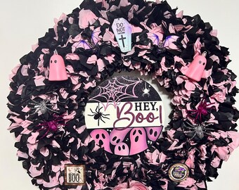 Corona de Halloween "Hey Boo" / Decoración de puerta de Halloween rosa y negra / Linda corona de fantasmas /