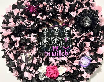 Corona de bruja, decoración de Halloween rosa y negra con centro de mesa de esqueleto