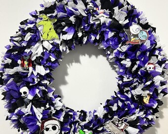 Corona de Halloween, decoración de pesadilla en morado, negro y blanco / Puerta espeluznante