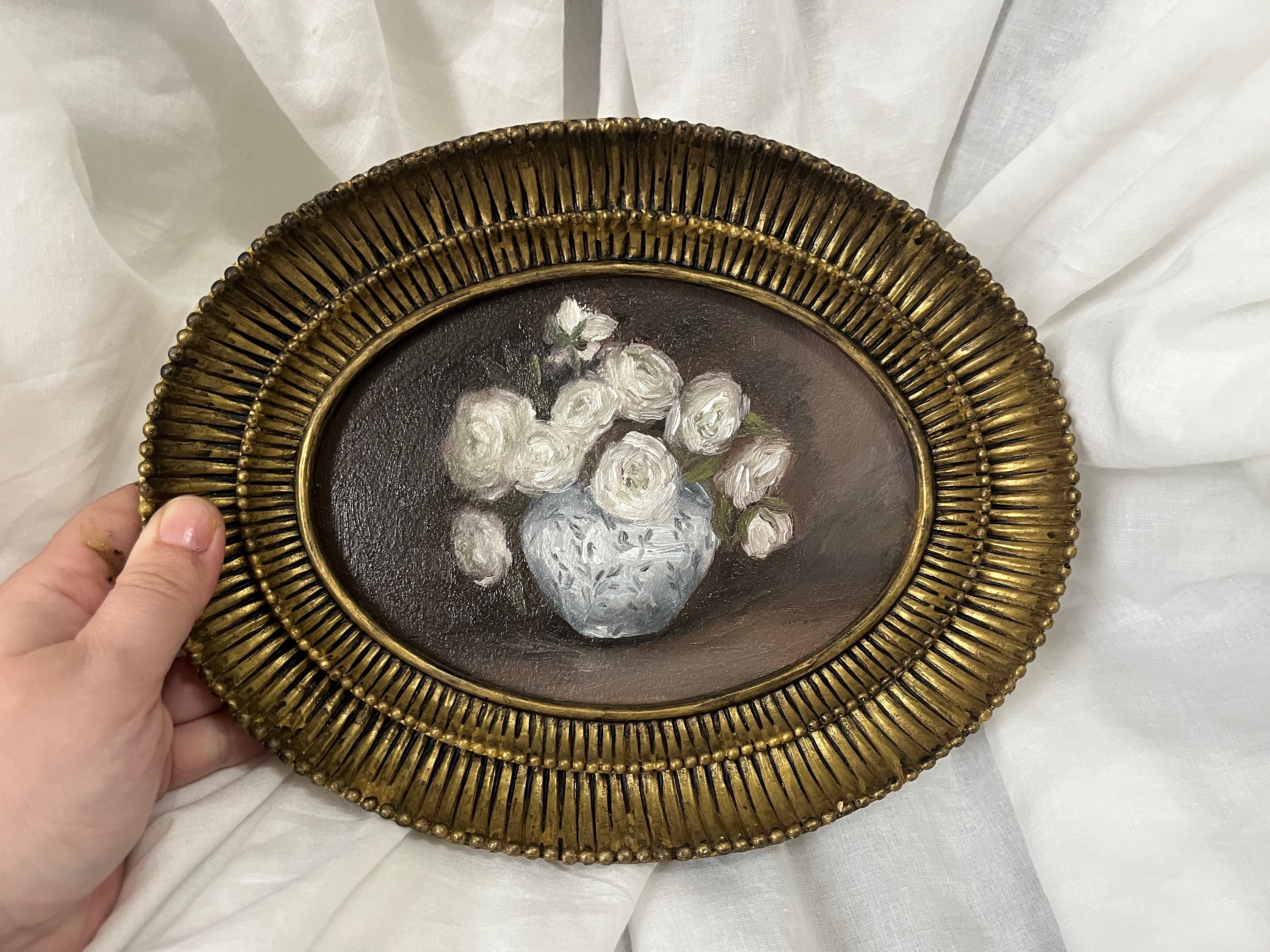 中国の花瓶に描かれたバラの油絵（額入り）｜壁に掛けて飾ることができ