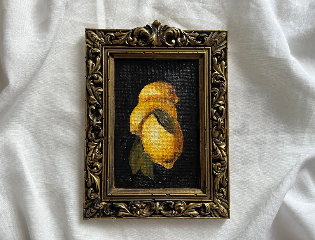 レモンのヴィンテージフレームの静物画、手作りの金色のフレームに入っ