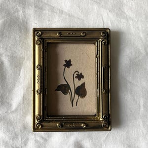 Piccolo dipinto acquerello originale con cornice dorata, natura morta floreale, regalo autentico, disegno di illustrazione botanica di fiori in cornice unica