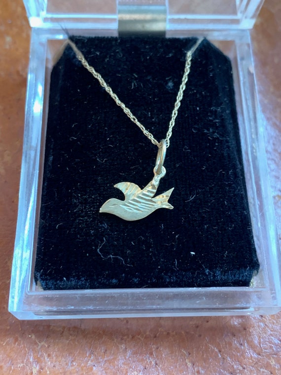 Vintage 14K Gold  Flying Dove Pendant and Necklace - image 2