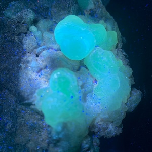 Espécime Mineral - Calcedônia - Fluorescente - Arizona #1004