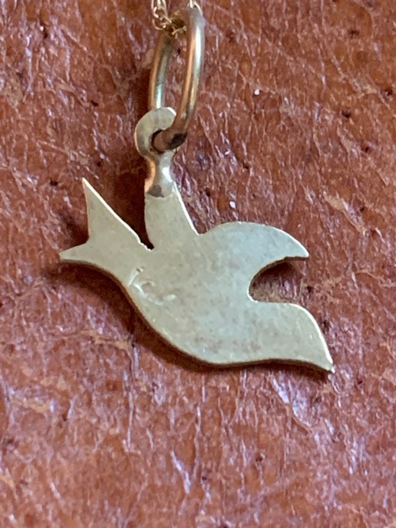 Vintage 14K Gold  Flying Dove Pendant and Necklace - image 3