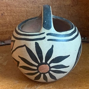 ネイティブアメリカン ジェメズ プエブロ 陶器の壺 - Etsy 日本