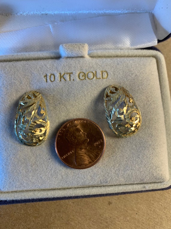 Vintage 10K Gold Filagree Earrings - image 2