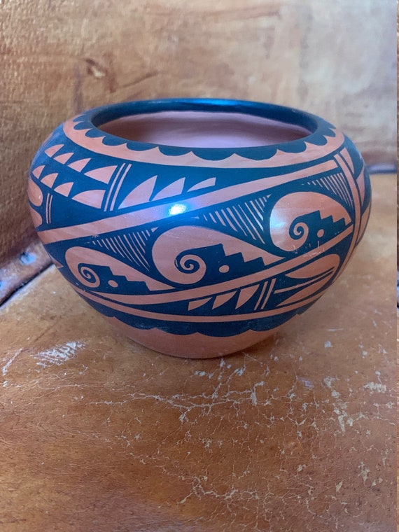 ネイティブアメリカン ジェメズ プエブロ 陶器の壺 - Etsy 日本