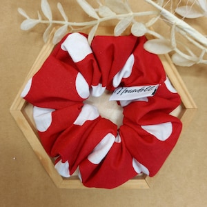 Red scrunchy with white polka dots – Organic hair scrunchie – Eco-friendly hair accessory – Summer trend – Handmade in Lyon – Made in France