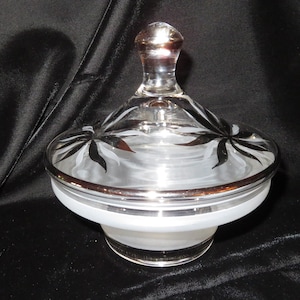 Vintage unique stunning, 3 flower glass bowl with top