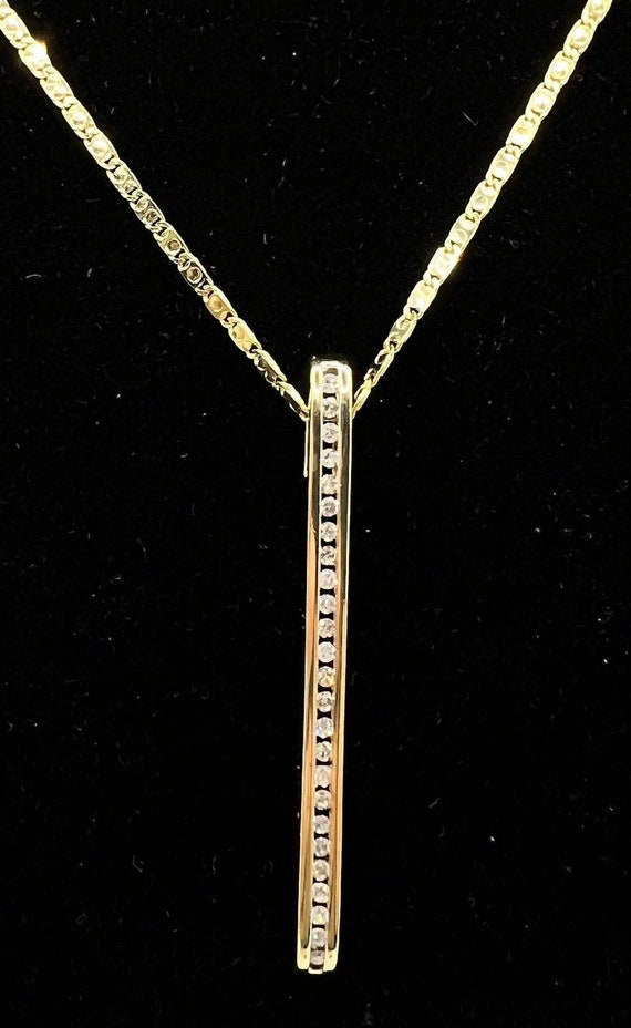 1/4ct Diamond 10K Gold Preowned Bar Pendant with a
