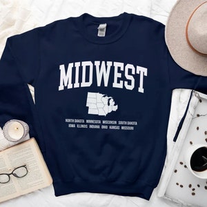 Sweat-shirt Midwest, Pull Comfort Midwest Map avec liste d’état, Col d’équipage Midwest parfait pour un usage quotidien ou des cadeaux, Chemise cadeau Midwest