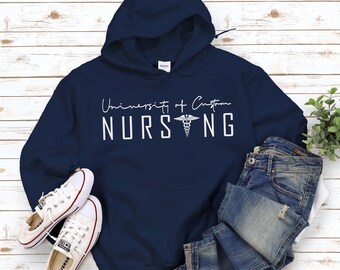 Regalos de estudiante de enfermería, sudadera con capucha de enfermera personalizada, sudadera de escuela de enfermería acogedora y fresca, nombre de universidad personalizado