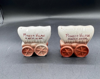 Juego de salero y pimentero de recuerdo de carreta cubierta de estilo antiguo del Oeste americano