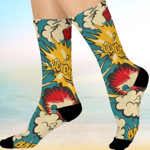 Comic Buch gepolsterte Crew Socken | Lustige grafische Socken für Superhelden-Fans, bunte Socken, Geschenk für Comic-Liebhaber, gemütliche Crew-Socken