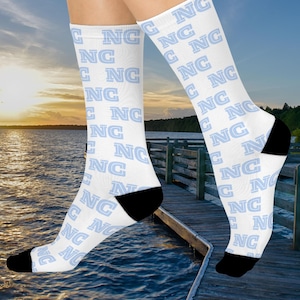 Perfect cadeau voor liefhebbers van North Carolina: knusse sokken uit North Carolina, sokken verjaardagscadeau, uniek souvenir, kerstsokkenvuller afbeelding 1