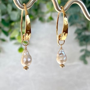 PEARL and GOLD HAMMERED EARRiNGS! High Luster Baroque Freshwater Pearls Hang from Shining, 24K Gold Plated Hammered Ear Wires!!