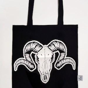 Tote bag fait main ◾ Sac gothique ◾ Tote bag original ◾ Old School Tattoo ◾ Tote bag noir ◾ Sérigraphie textile ◾ Tote bag alternatif