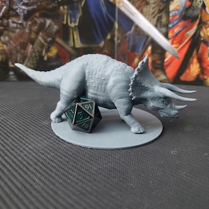 Triceratops Miniature / mz4250/ Huge Creature/ Mount/ 75mm Scale Mini/ Pathfinder/RPG / Tabletop/ D&D/ Fantasy