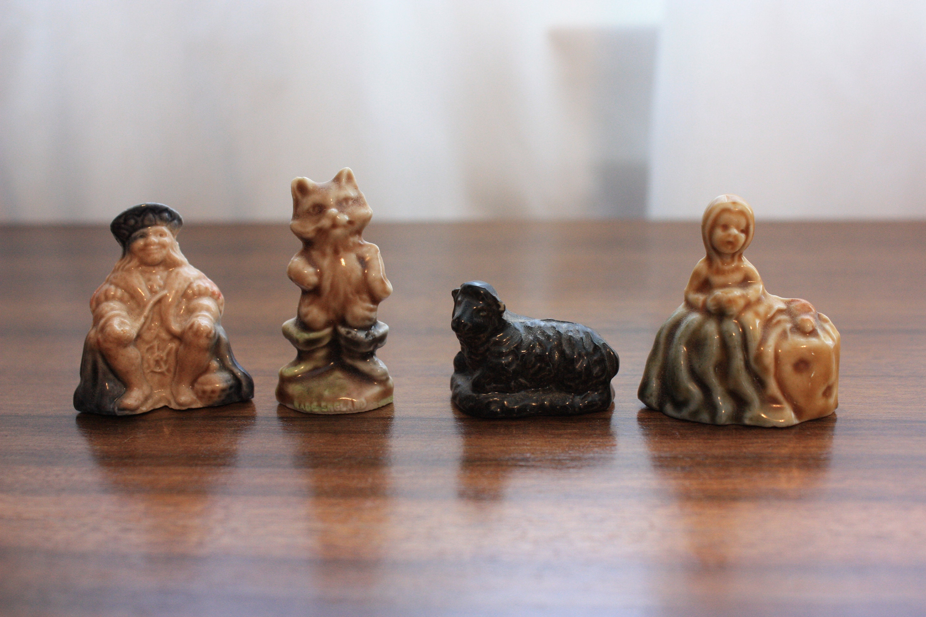 Details more than 145 red rose tea bags figurines super hot