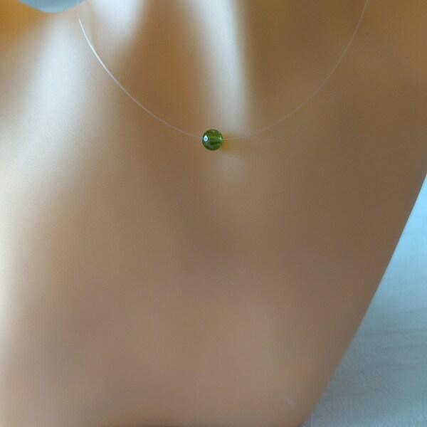 Collier solitaire invisible perle de Péridot Pierre naturelle. Vert translucide. Pierre fine. Pierre de Naissance. Cadeau femme élégant.