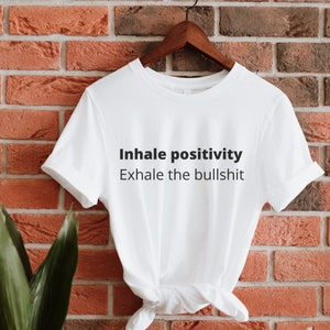 Lustiges Affirmation T-Shirt, Frauen Positivity T-Shirt, grafisches Inhale/Exhale T-Shirt, positives Denken, Atemarbeit T-Shirt, minimalistisches Motivations-T-Shirt
