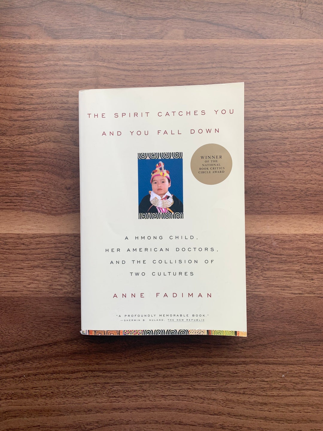 El espíritu te atrapa y te caes: una niña hmong sus médicos - Etsy España