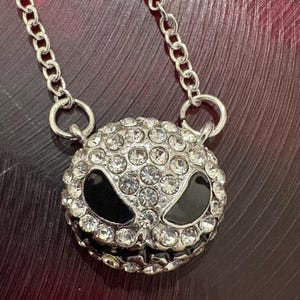 Strass Jack Skellington Halskette versilbert