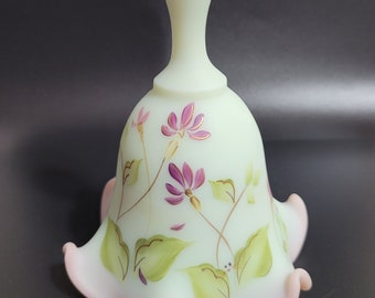 Fenton h.p. lotus mist ruffled bell with dragonfly 1080/1500 LE