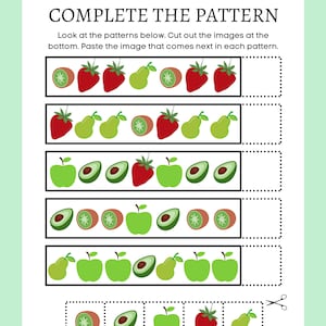 Può includere: Un foglio di lavoro stampabile per i bambini per completare un modello ritagliando e incollando immagini di frutta. La frutta include mele, pere, avocado, kiwi e fragole.