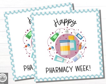 Könnte beinhalten: Zwei quadratische Karten mit weißem Hintergrund und hellblauem Polka-Dot-Rand. Die Karten tragen den Text "Happy Pharmacy Week!" und Illustrationen von Medikamentenflaschen, Pillen und Salbentuben. Die Karten liegen auf einer weißen Holzoberfläche.