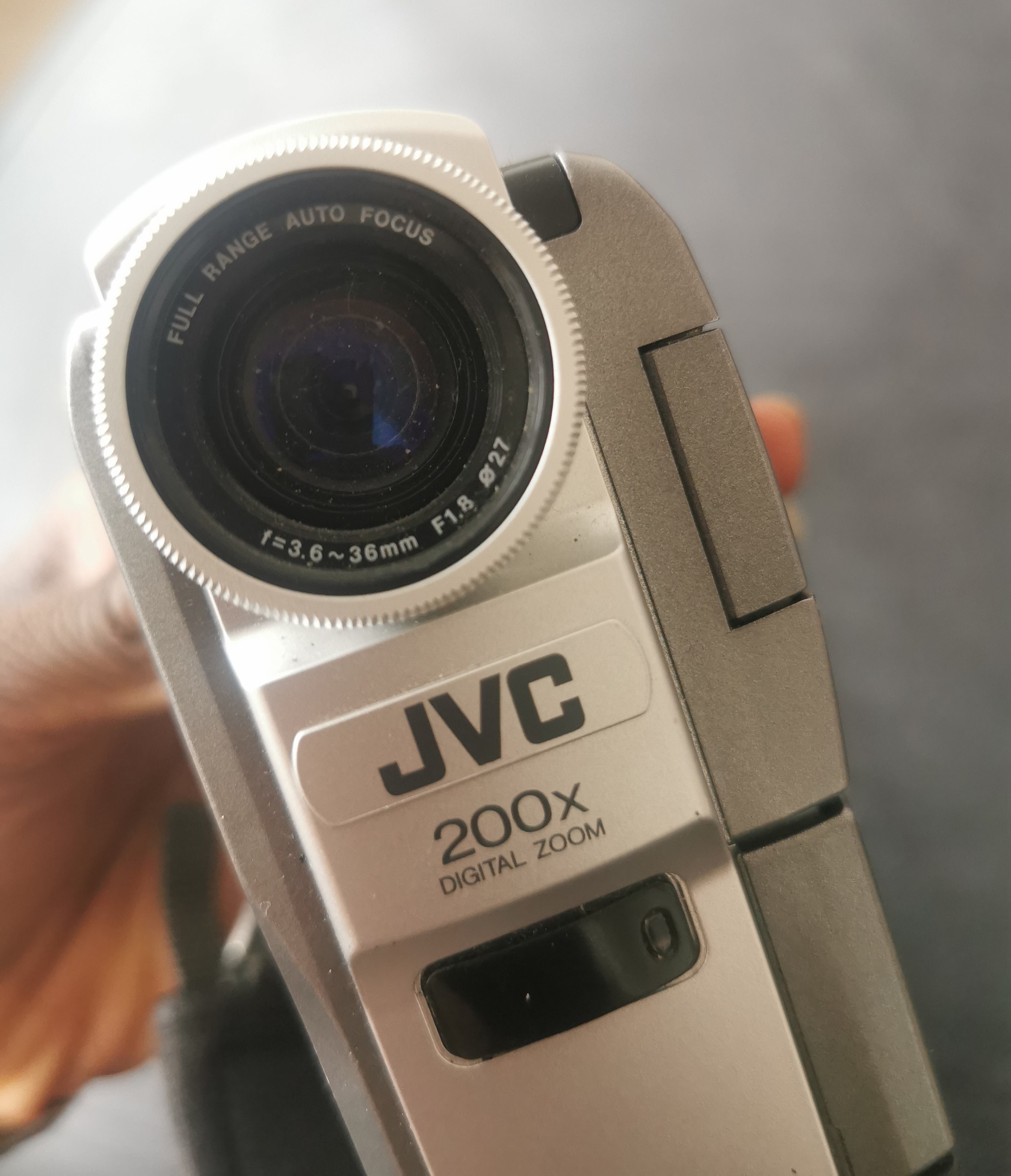 Camcorder / caméscope JVC GR-DA20E MiniDV (Defekt) in Collonges für CHF