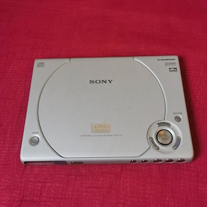 Lettore DVD sottile Sony DVP-F5 non testato.