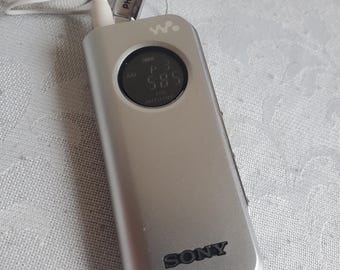 Sony NWZ-E383L.CEW Walkman MP3 4Go Bleu – Baladeur Numérique Haute Qualité Sonore, Parfait Pour La Musique En Déplacement