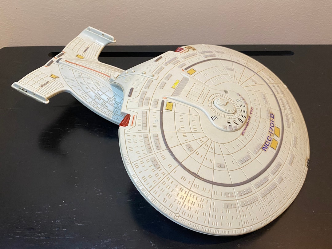 Star Trek Enterprise NCC-1701-D 1992 Playmates Toys Battle Ship W ...