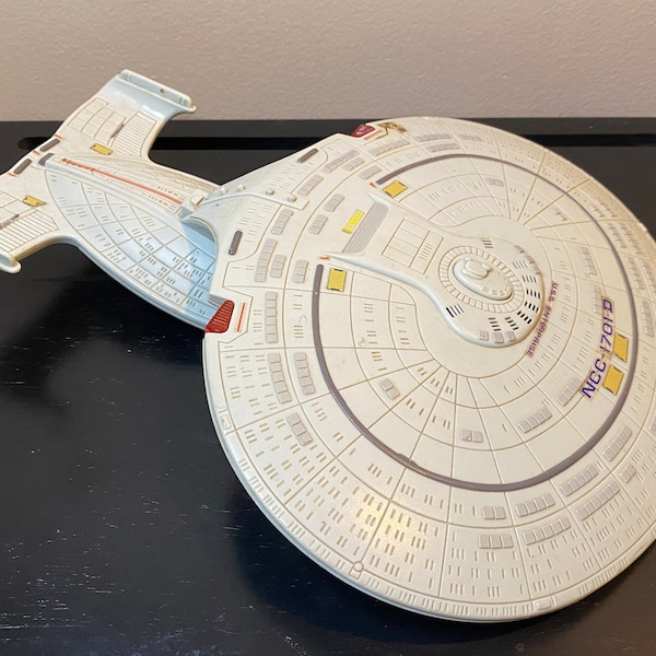 Star Trek Enterprise NCC-1701-D 1992 Playmates Toys Battle Ship w / Sounds