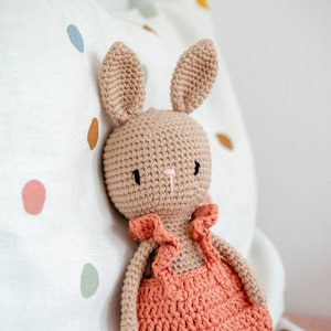 Crocheted bunny Hazel with strap skirt made of organic cotton, in desired colors, customizable