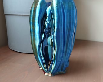 Dreifarbige PLA Vulva Vase, feministische Kunst, einzigartiges körperpositives Dekor
