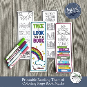 Puede incluir: Cuatro páginas para colorear imprimibles de marcapáginas con diseños de temática de lectura. Los marcapáginas presentan un sol, un arcoíris, una estantería y una pila de libros. El texto en los marcapáginas dice "Leer, Saber, Crecer", "Echa un vistazo Está en un libro", "Trata tu estantería", y "Tantos libros Tan poco tiempo".