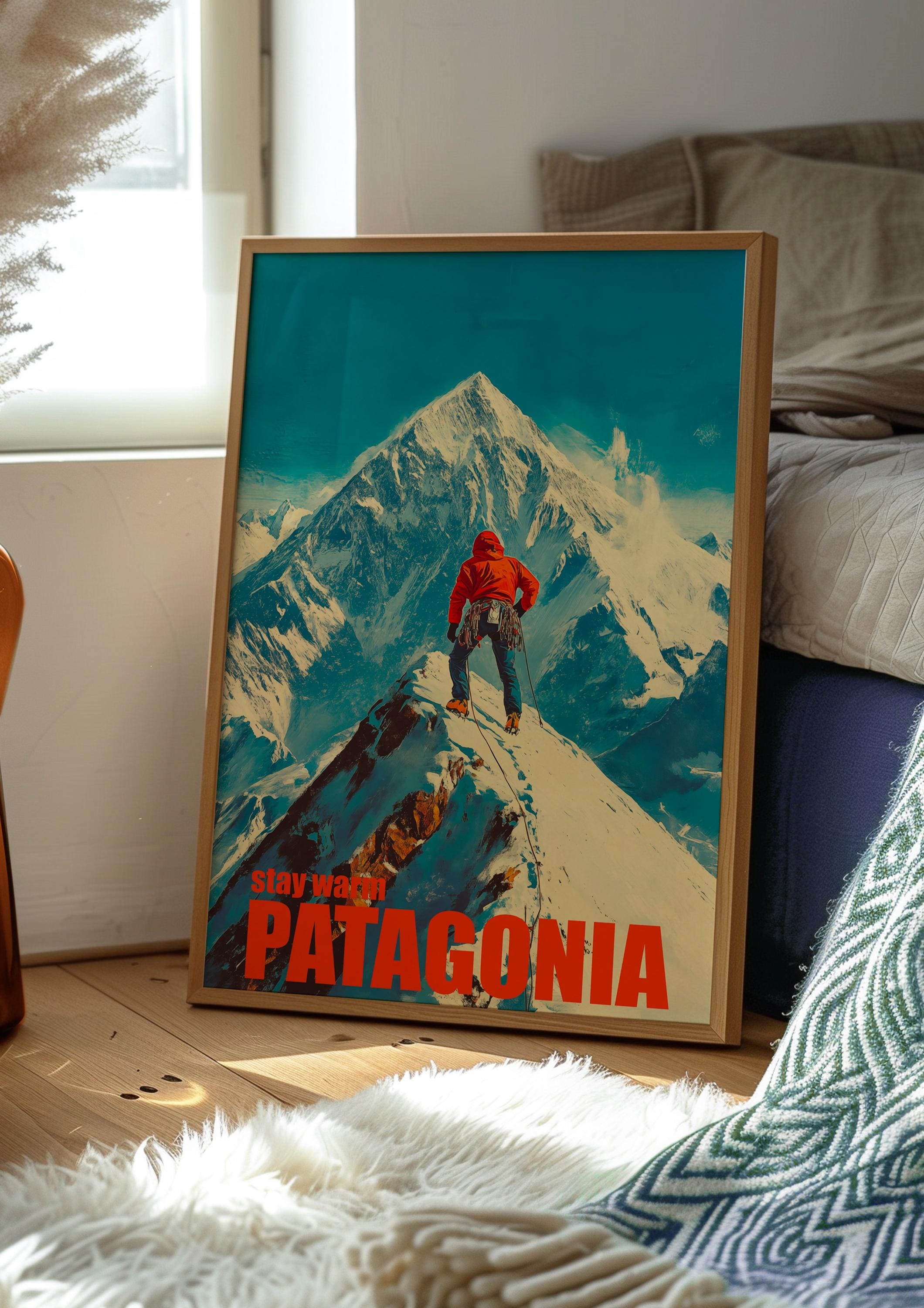 Patagonia Bergsteiger Poster, Abenteuer Wandkunst, Verschneiter Gipfel Landschaft, Outdoor Entdecker Dekor, Bleib Warm Design, trendige Kunst