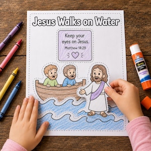 Może przedstawiać: Arkusz do prac ręcznych z papieru zatytułowany Jesus Walks on Water z wycinanką Jezusa i łodzią z dwiema postaciami. Arkusz zawiera tekst Keep your eyes on Jesus oraz Matthew 14:29. Obok znajdują się kredki i klej w sztyfcie.