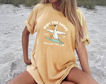 Surfing Shirt Surf's Up Pelican Beach Summer Shirt Ocean Comfort Colors Women's Shirts Oversized T-shirt Beach T Shirt Summer Tee