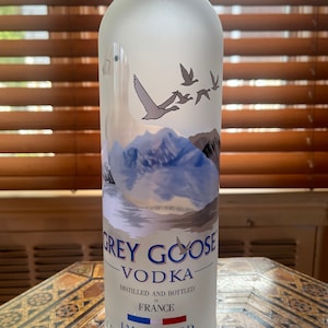Graugans Wodka 1 Liter leere Flasche für Handwerk und Dekor.