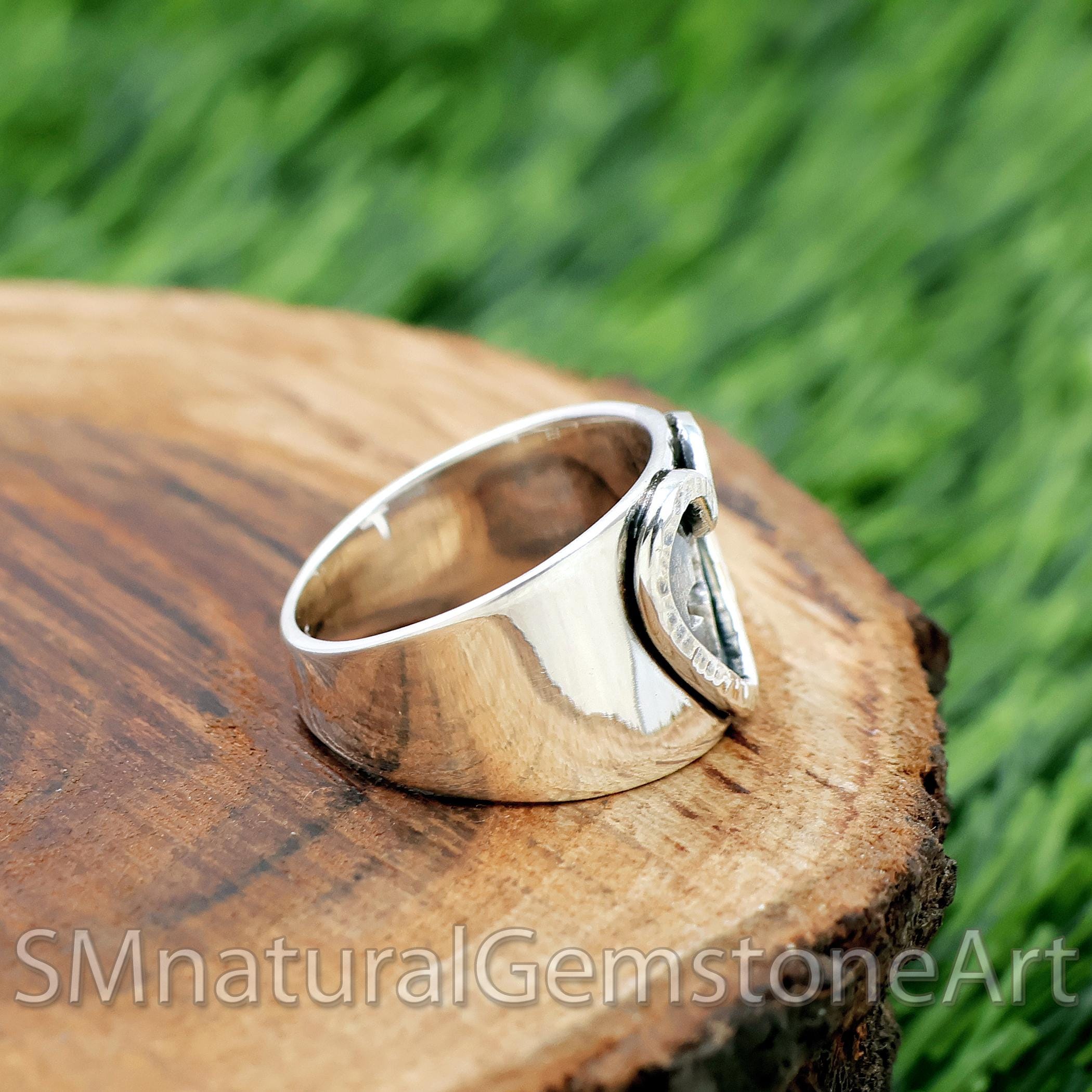 ラスティックハートクロスリング：スターリングシルバーの宗教バンド