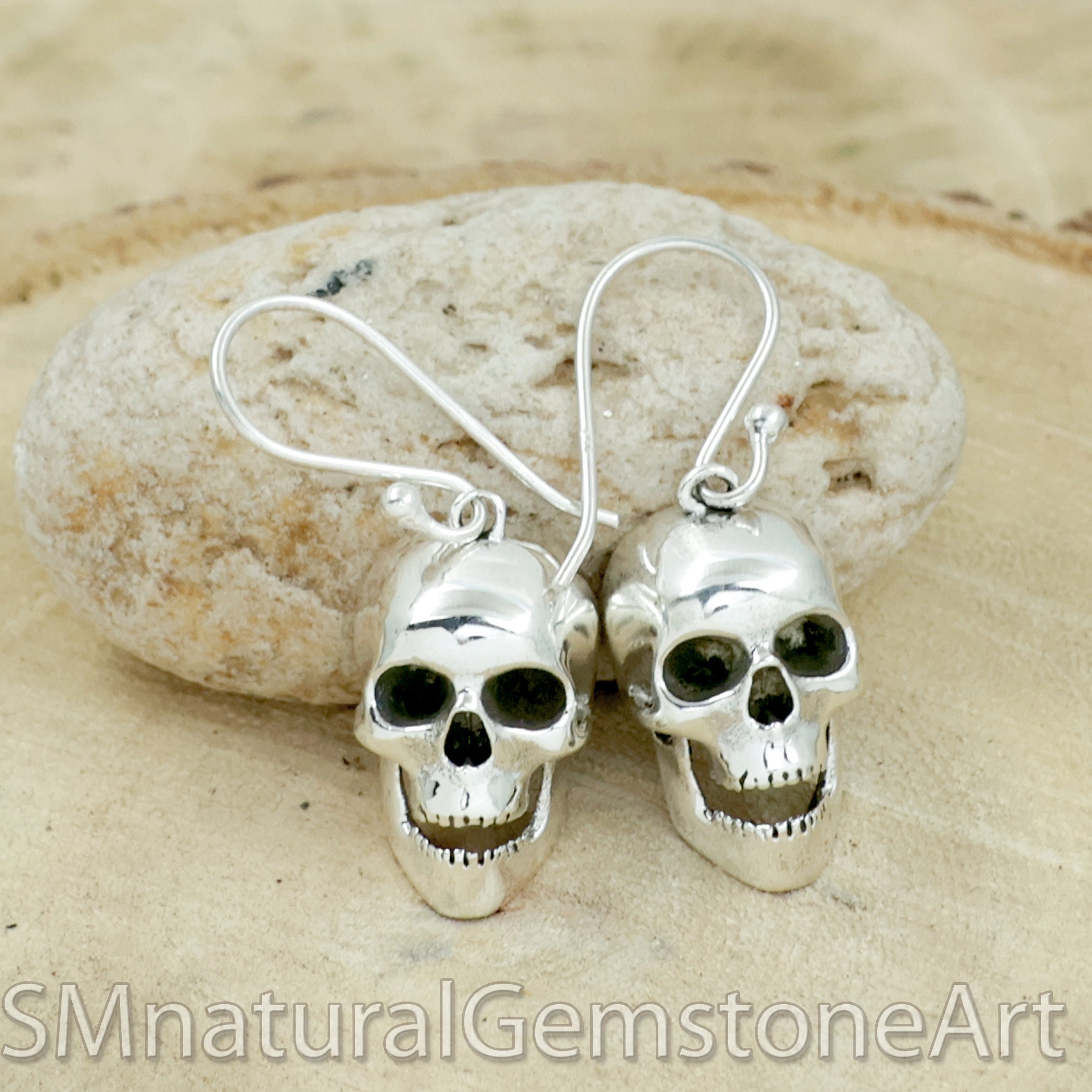 Orecchini a cerchio con testa di teschio sospesa con pietre di cristallo, in argento Sterling 925 (ciondolo), Argento sterling, cristallo