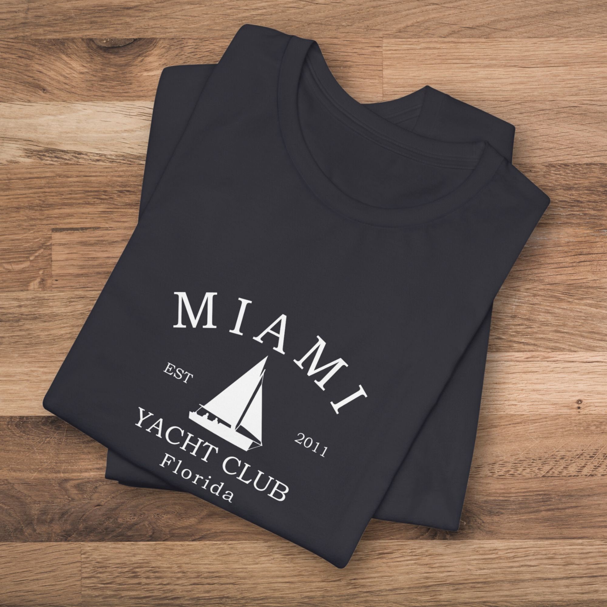 ☆ NAUTICA ☆ YACHT CLUB LETTERING T-SHIRT Yacht Club Graphic T-Shirt | Nautica