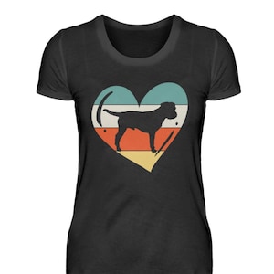 Könnte beinhalten: Schwarzes T-Shirt mit einem Vintage-Herz-Design, das die Silhouette eines schwarz-braunen Hundes zeigt. Das Herz ist mit Streifen in Blau, Grün, Gelb, Orange und Rot gefüllt.