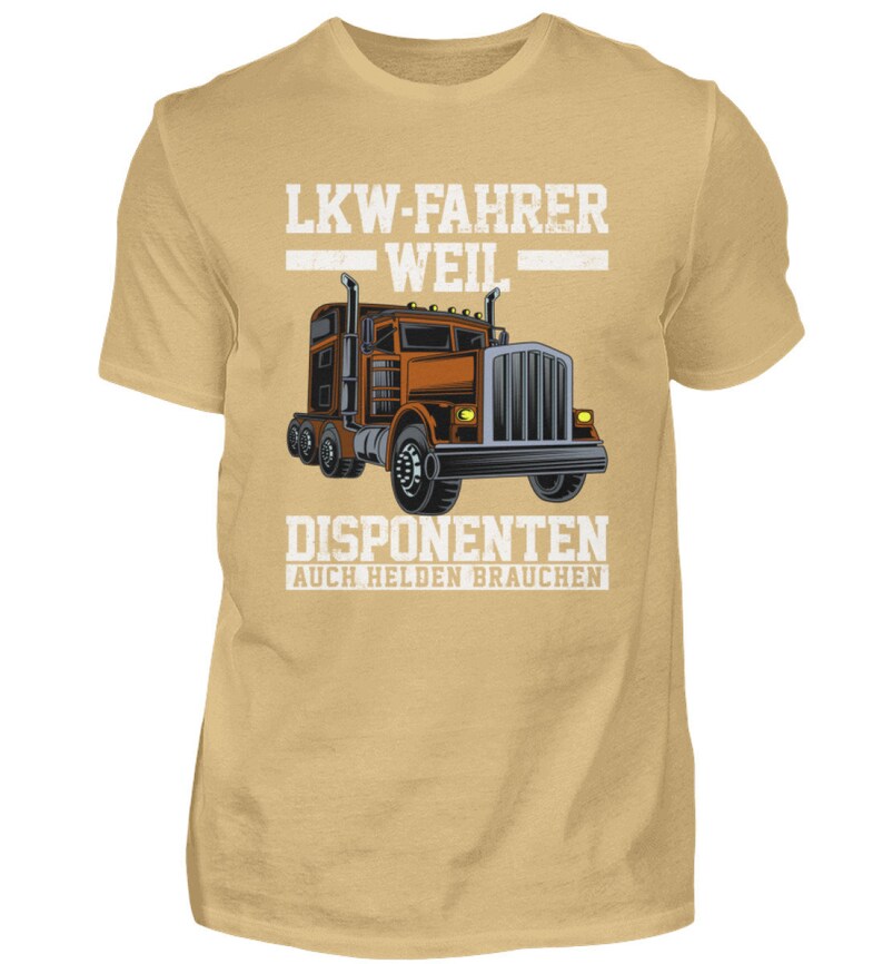 K&ouml;nnte beinhalten: Ein hellbraunes T-Shirt mit einem Grafikdruck eines Sattelzuges und dem Text "LKW-FAHRER WEIL DISPONENTEN AUCH HELDEN BRAUCHEN".