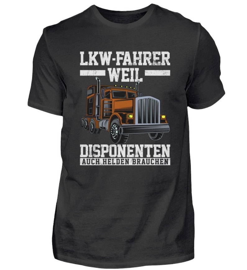 K&ouml;nnte beinhalten: Ein dunkelgraues T-Shirt mit einer wei&szlig;en Grafik eines Sattelzuges und dem Text "LKW-FAHRER WEIL DISPONENTEN AUCH HELDEN BRAUCHEN".